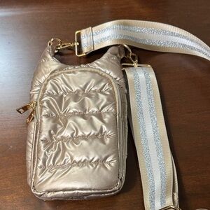 Elegant Metallic Crossbody Hydrobag Bag with Adjustable Strap